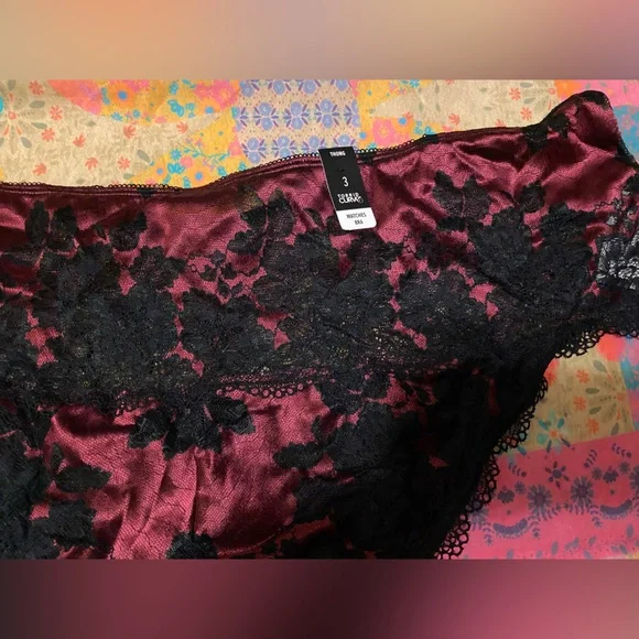 Torrid Black and Burgundy Lace Thong NWT Size 3 Lingerie - Picture 2 of 4